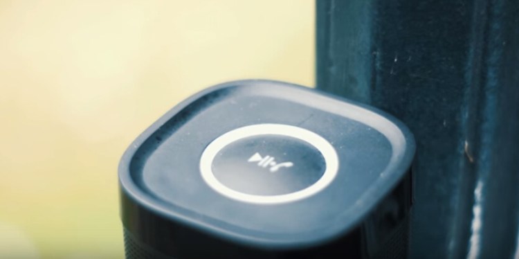 Cheap Bluetooth Speaker for Summer, EasyAcc DP200,top