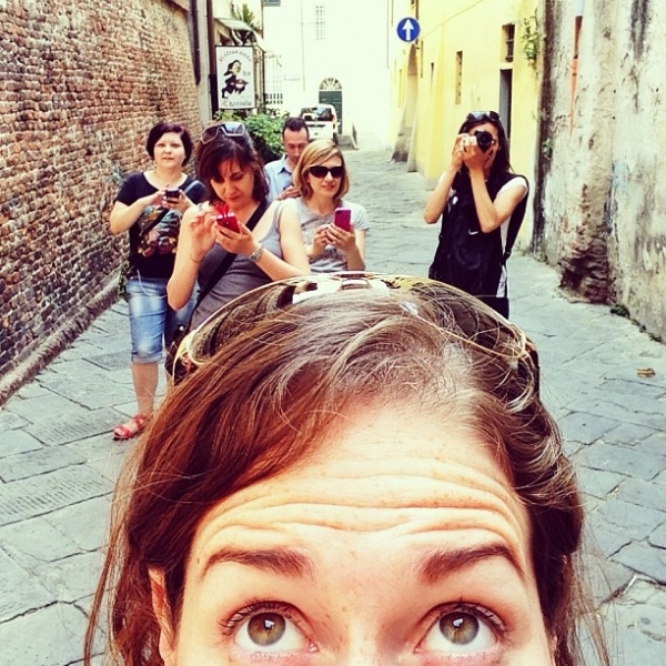 Tips to Take the Best Selfie: it's all about angle