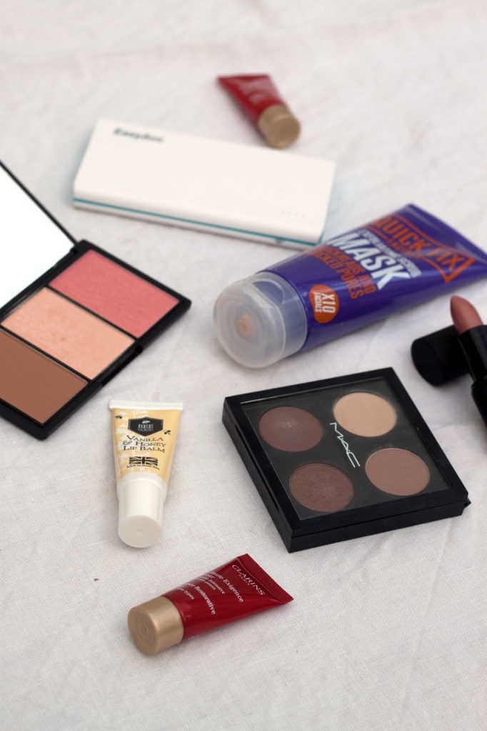 What Is In My Cosmetic Bag