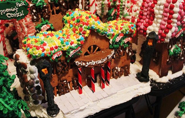 eat_gingerbread_on_Christmas_Day