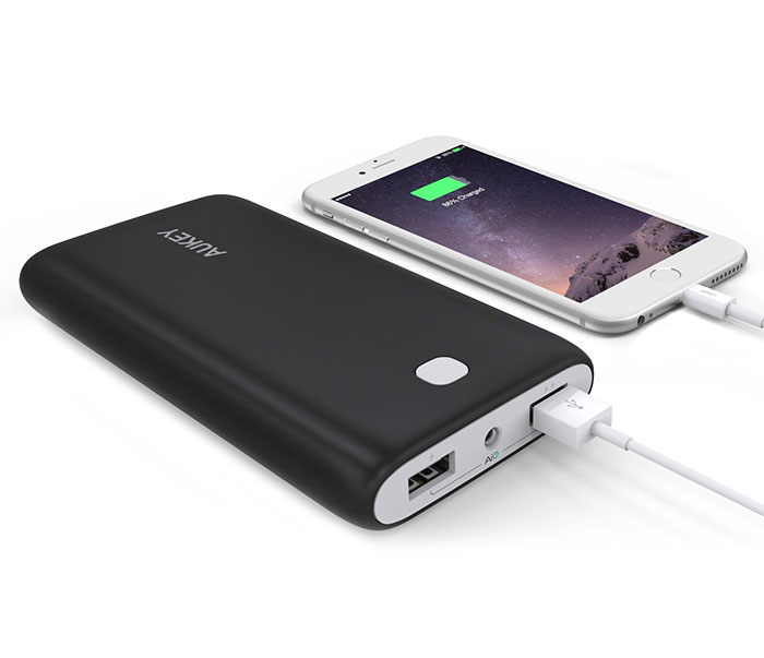 aukey_quick_charge_3.0_power_bank