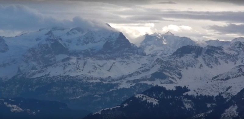 Outdoor-Power-Bank-Swiss-Mountain-3