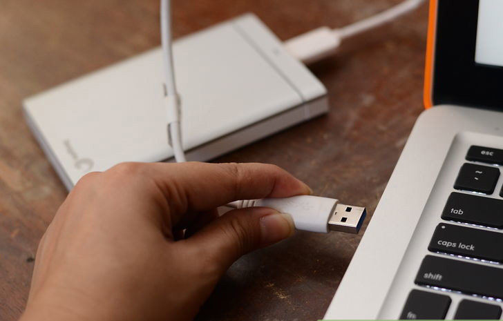 How to Extend Laptop Battery Life Part 2:Unplug external devices such as a USB mouse or an external drive