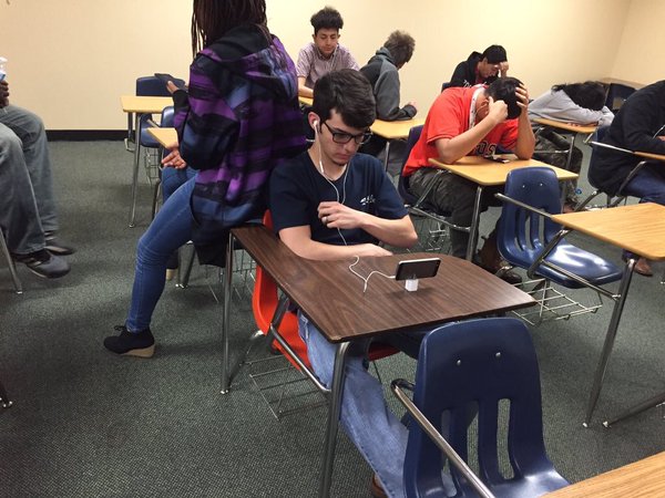 How to Use iPhone Charger Unconventionally 1