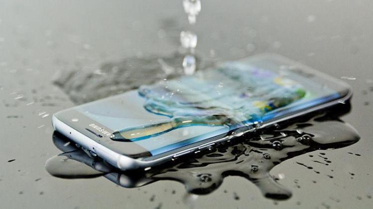 samsung_galaxy_s8_is_waterproof