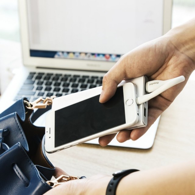 easyacc-short-mfi-certified-lightning-cable-for-apple-devices-white-640x640