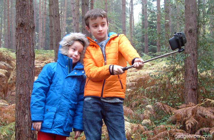 easyacc-bluetooth-monopod-selfie-stick-review (1)