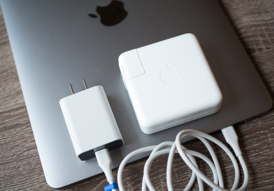 how_to_charge_macbook_pro