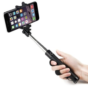 easyacc-selfie-stick-with-integrated-bluetooth-remote-shutter