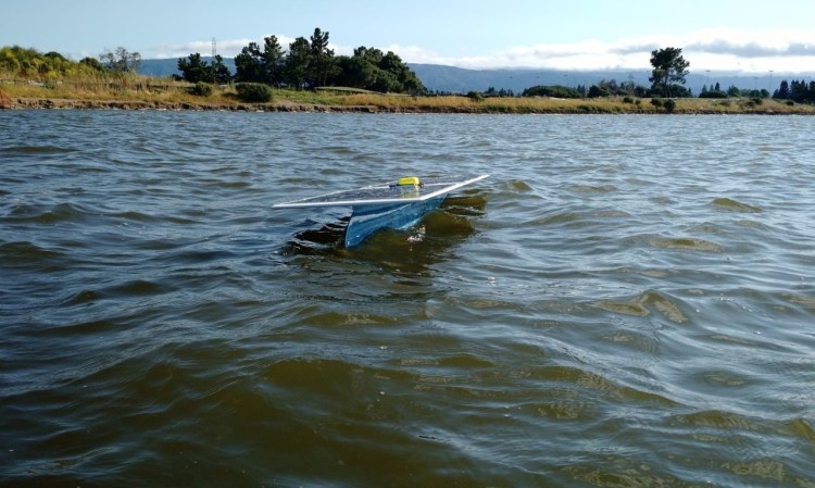 Solar panels, GPS and Arduino are the ingredients for this boat