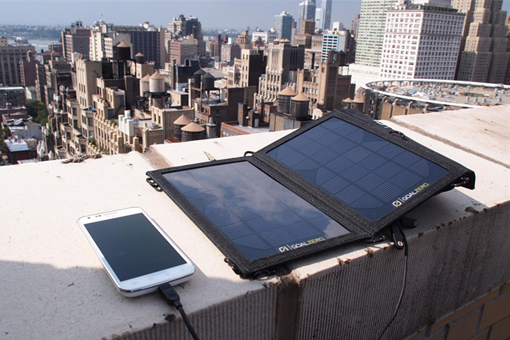 Best Solar Power Banks: Test and Review
