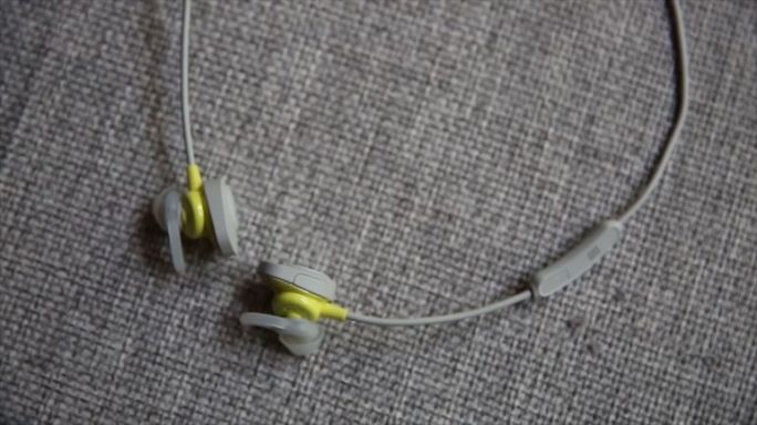 Can-I-charging-my-iPhone-7-while-listen-to-music-5