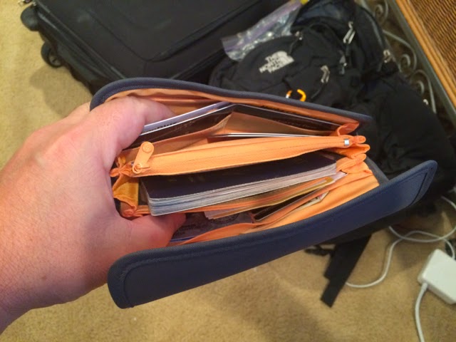 Computer Bag Packaging for Travel: pacsafewallet-open 10