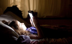 bright screen hurt eyes in dark