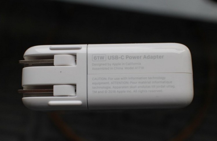 How to Charge MacBook Pro 2016