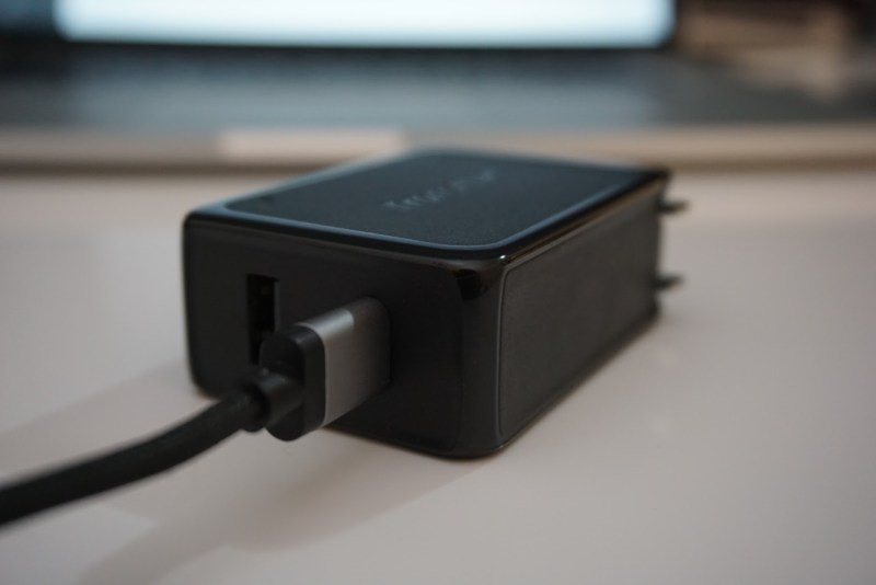 aukey_quick_charger_3.0_usb_wall_charger