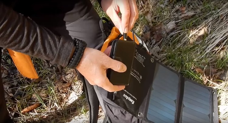 Solar Cellphone Charger